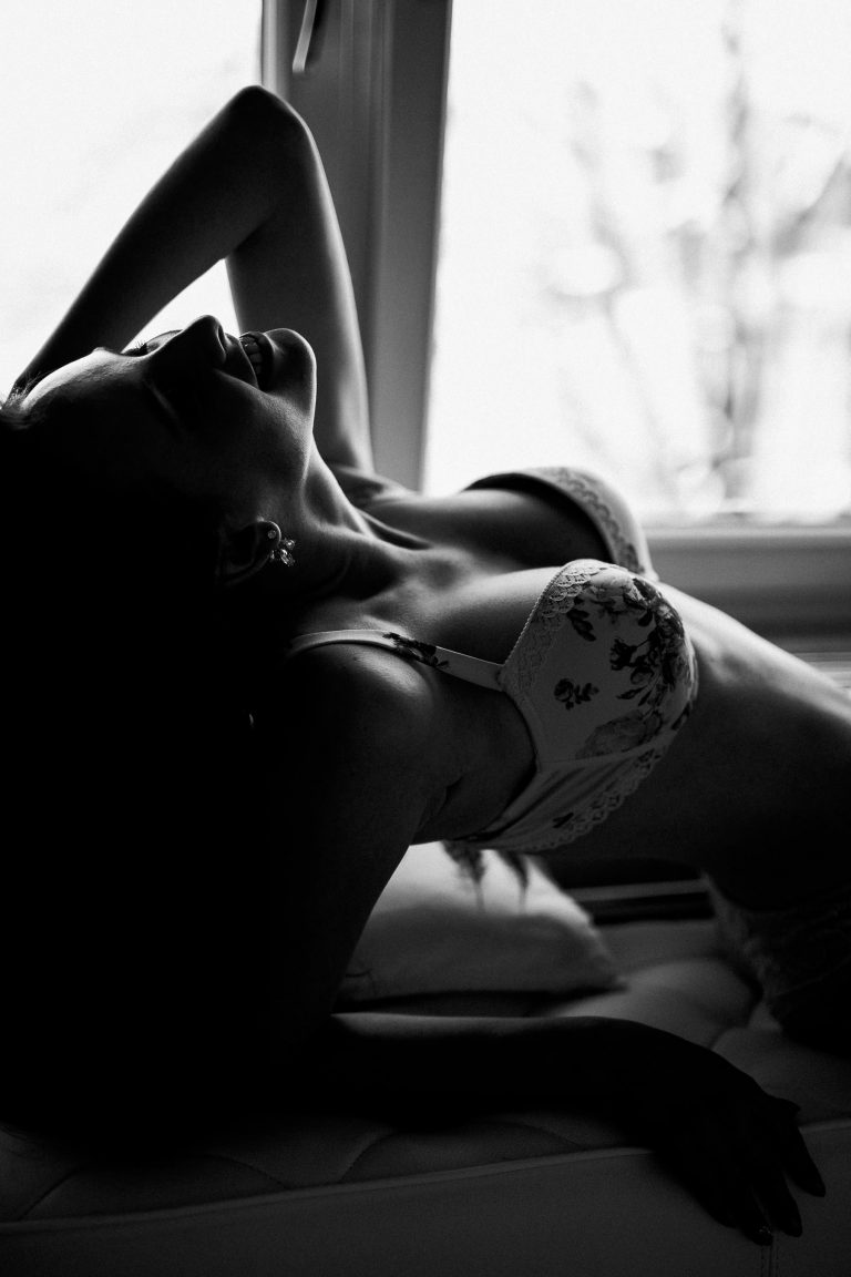 Boudoir Photographer Zurich Switzerland Photography Luxury Intimate Photos Portraits